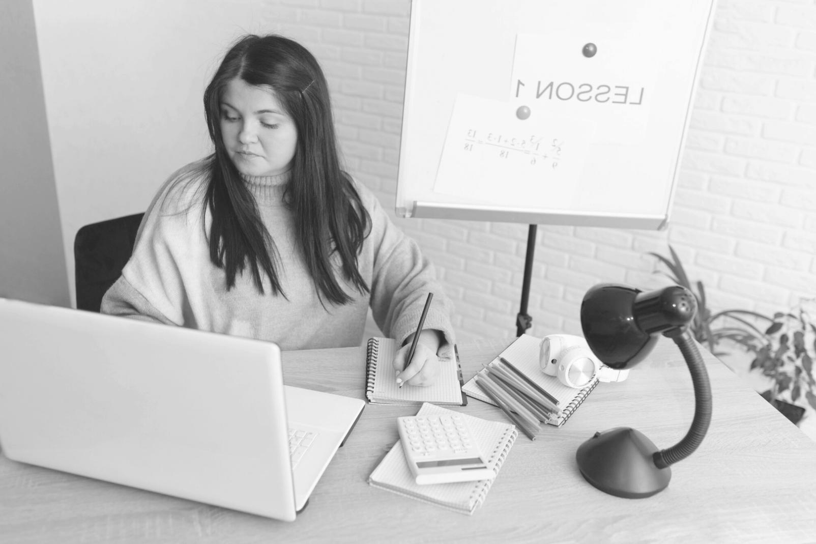 Equipo de profesionales colaborando en planificación financiera
